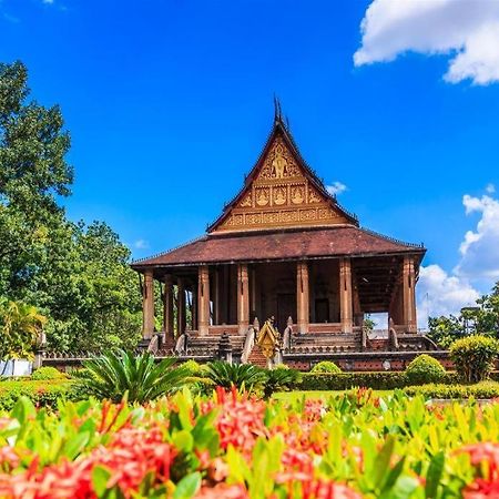 Отель Lani'S House By The Ponds Вьентьян Экстерьер фото